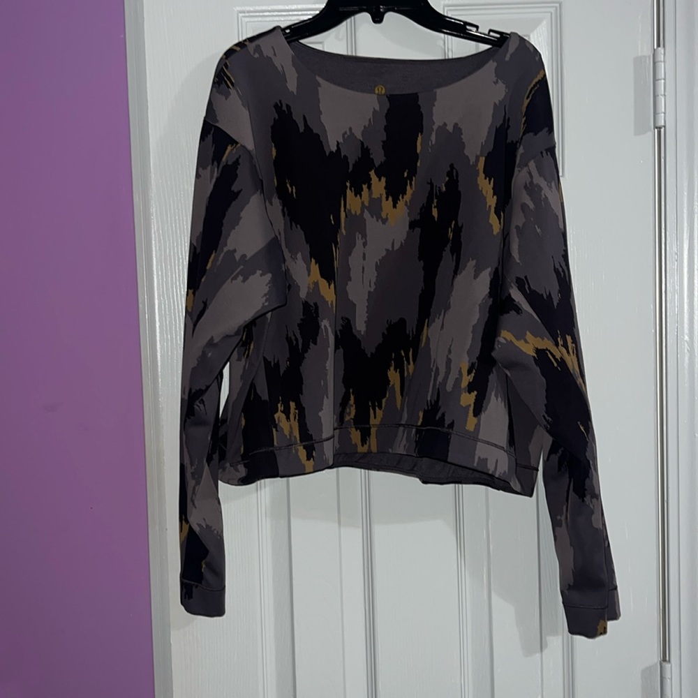 Lululemon long sleeve sweatshirt (cropped)